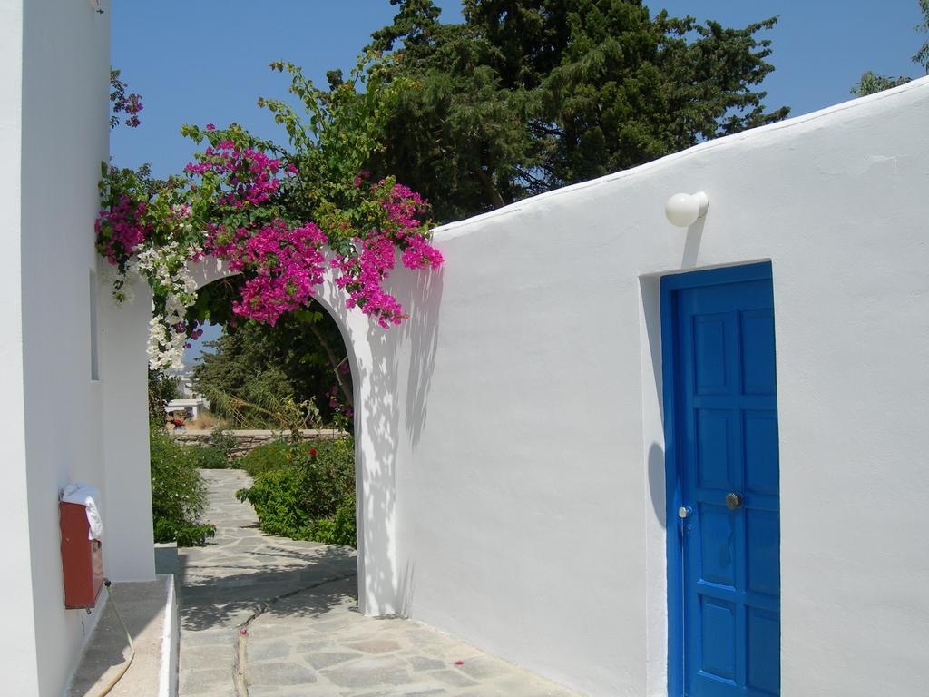 Bizas & 3* Parikia (Paros)