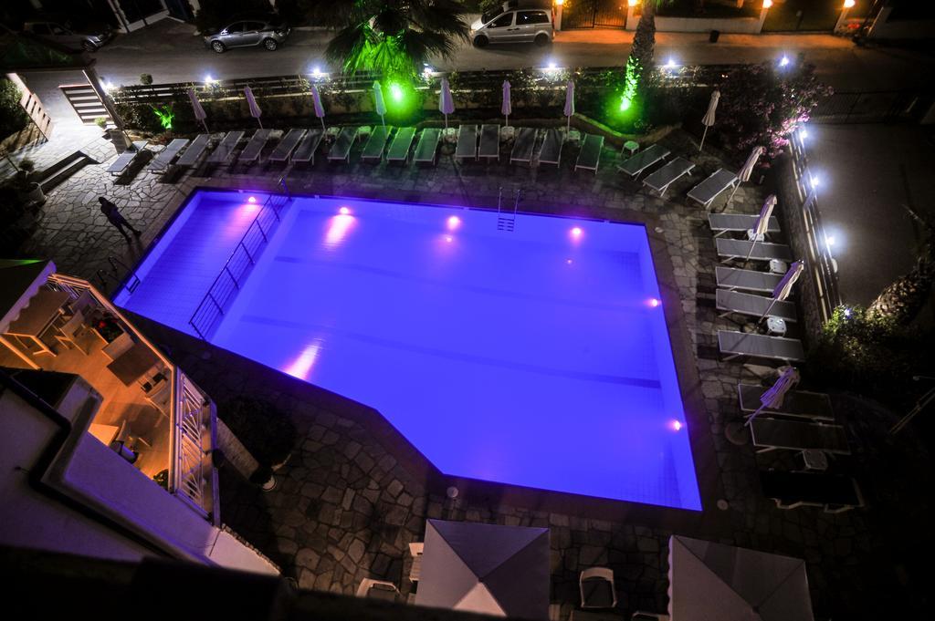 Tropical Aparthotel