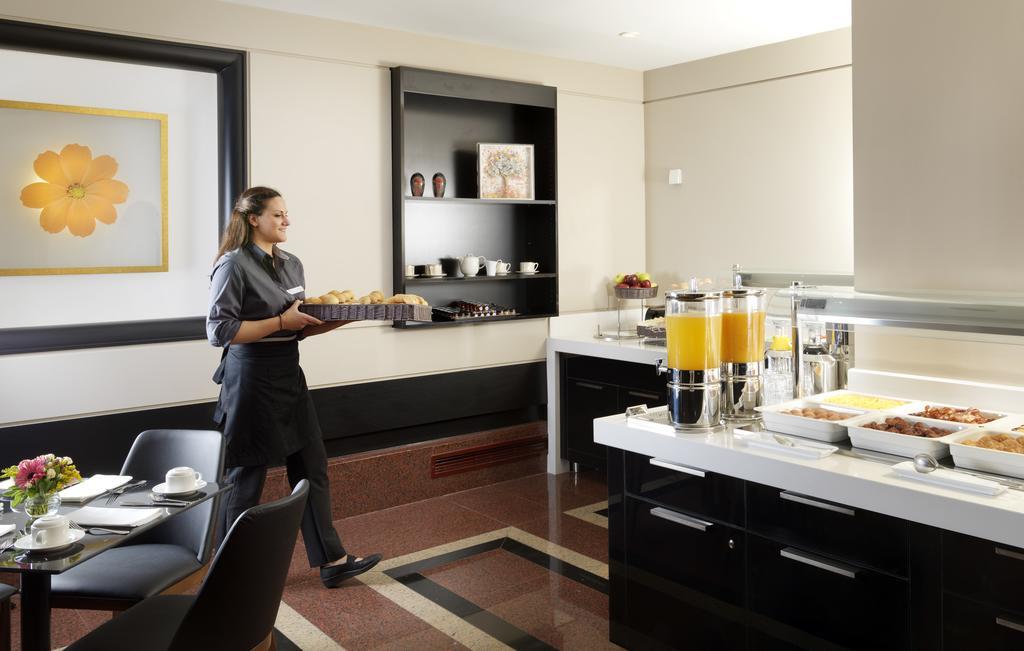 Holiday Suites Hotel 4*