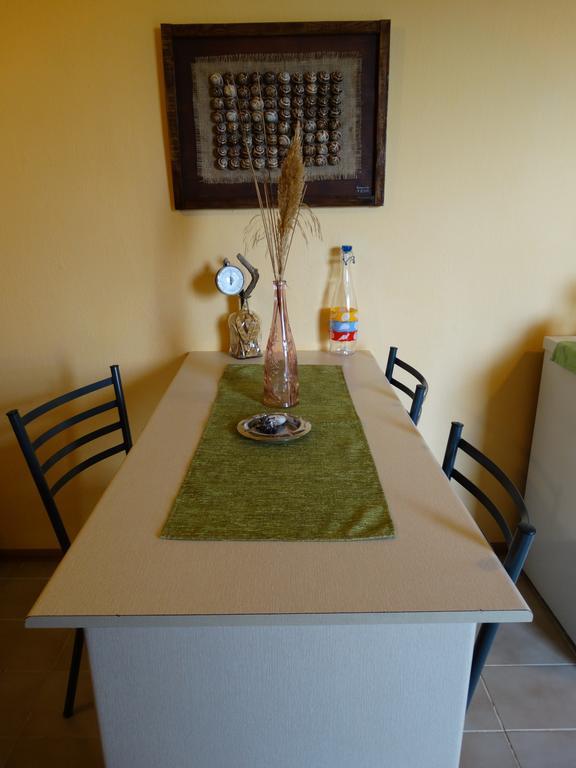 Karpetis A Paradise Apartment