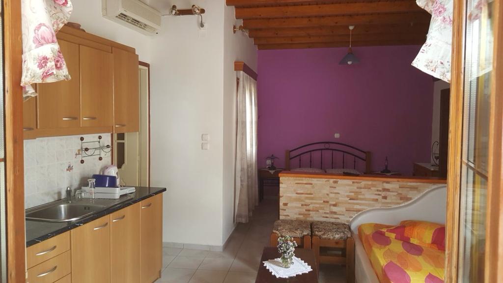 Avgerinos Paliochori Guest house Milos Island