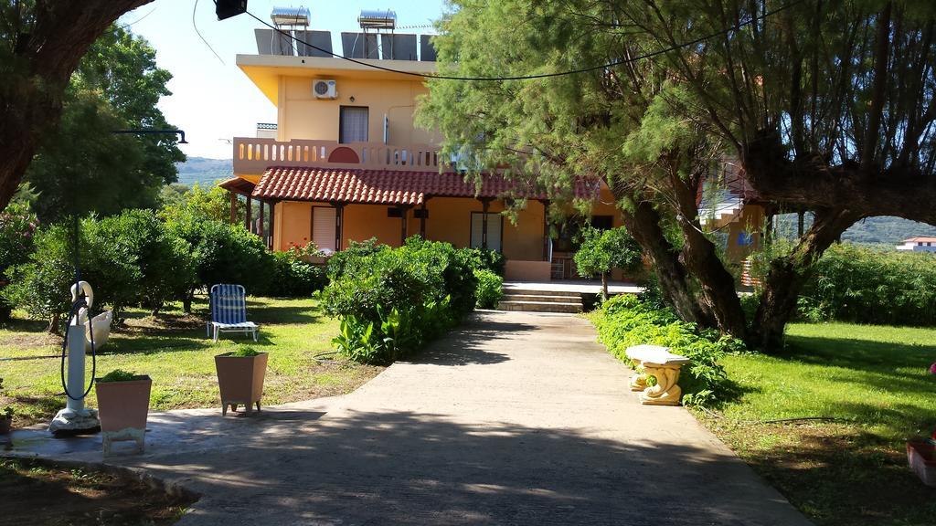Leonidas Aparthotel *