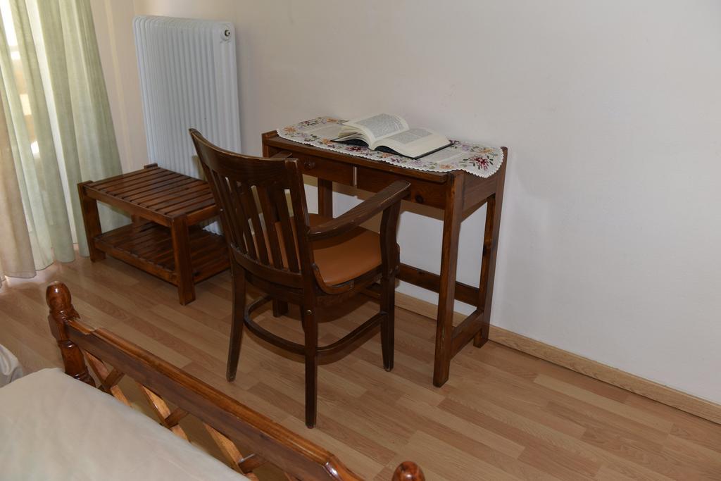 40 Platania Hotel Loutra Edipsou (Evia)