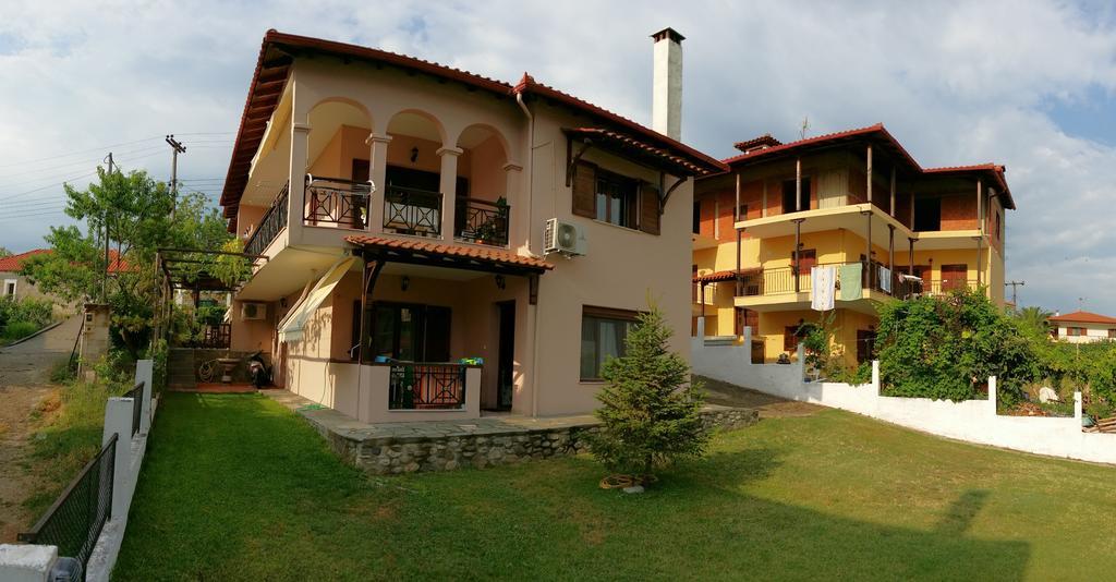 Voula Kourbeti * Agios Nikolaos (Chalkidiki)