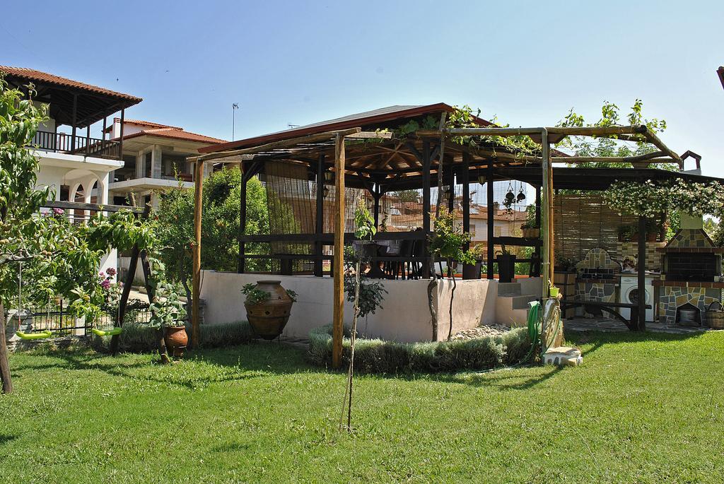 Voula Kourbeti * Agios Nikolaos (Chalkidiki)