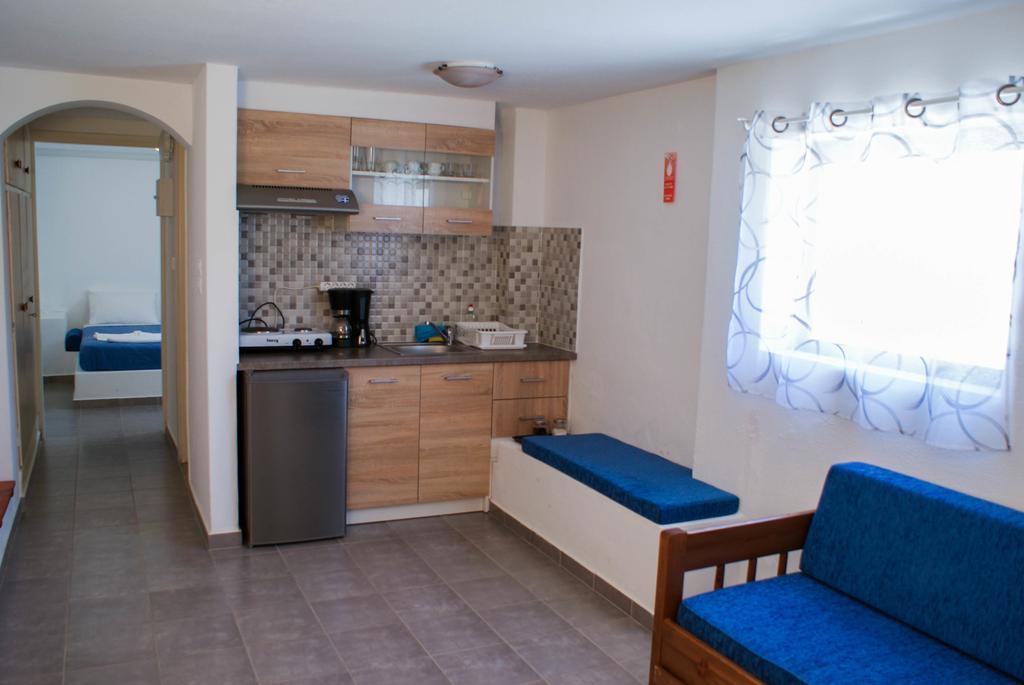 Blue Era Aparthotel Batsi (Andros)