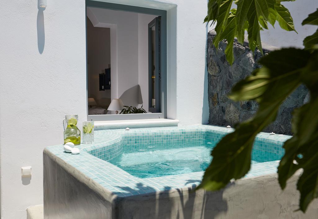 Amara Santorini