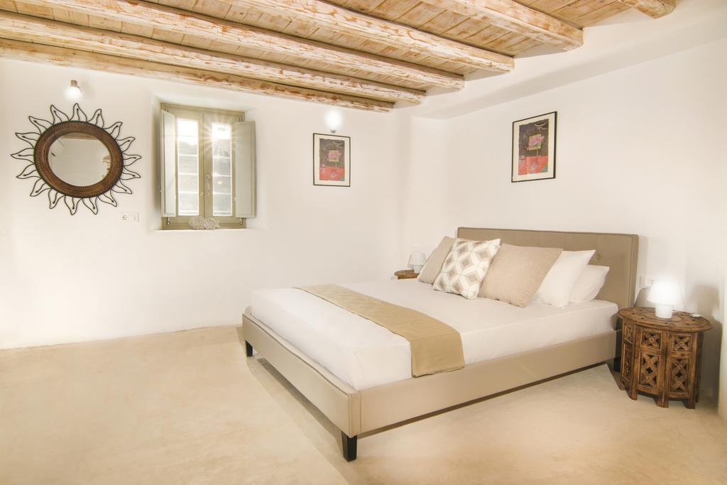 Eliades * Elia (Mykonos)
