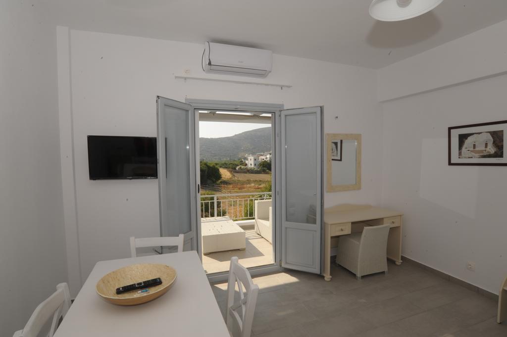 Thomas In Katapola Apartment