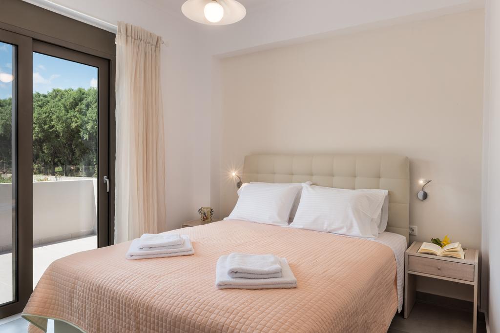 Niovi Seaside Apartment *