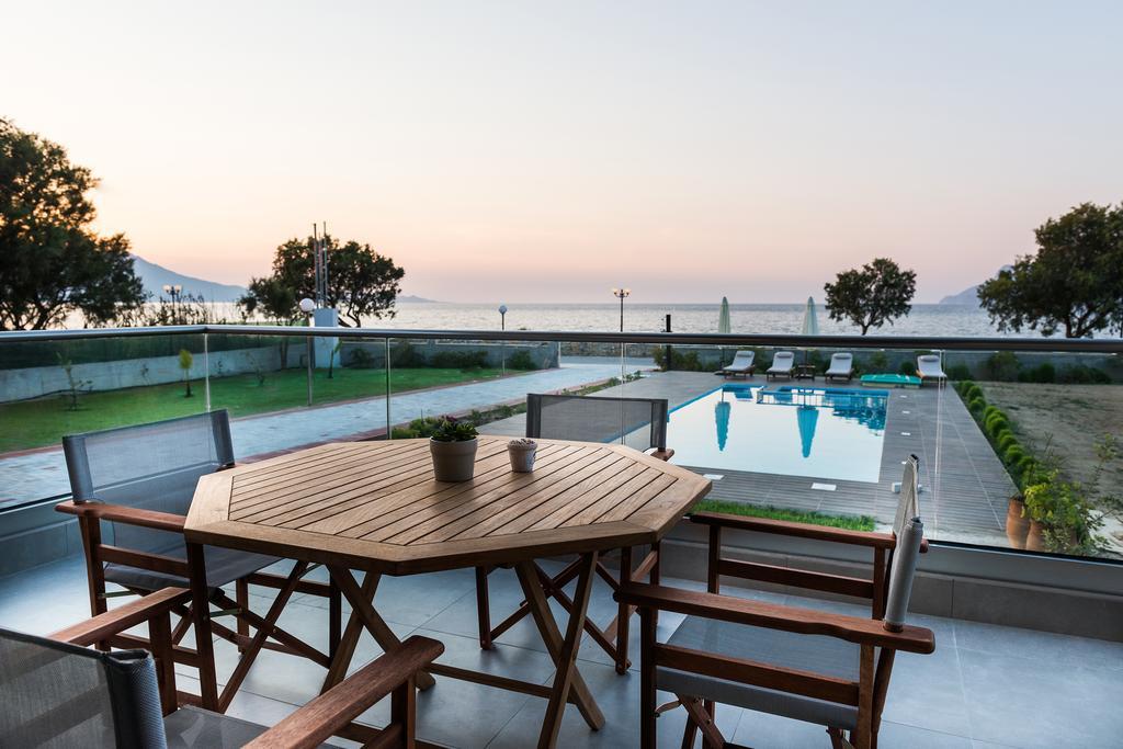 Niovi Seaside Apartment *