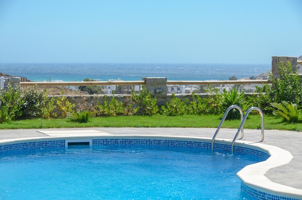 Naxos Luxury *