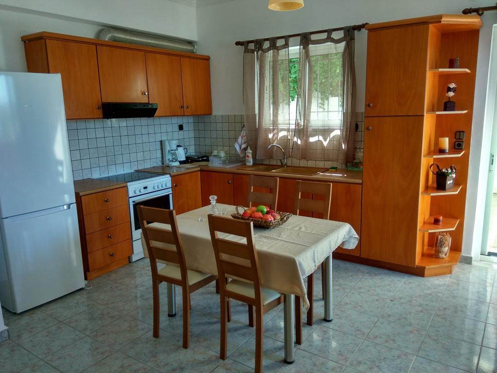 Apartment Next To The Beach Apartment Kato Daratso