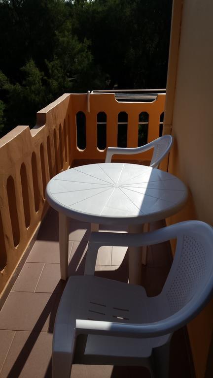 Leonidas Aparthotel *