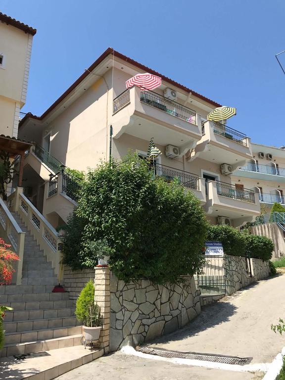 Apartment Dreams Studios *