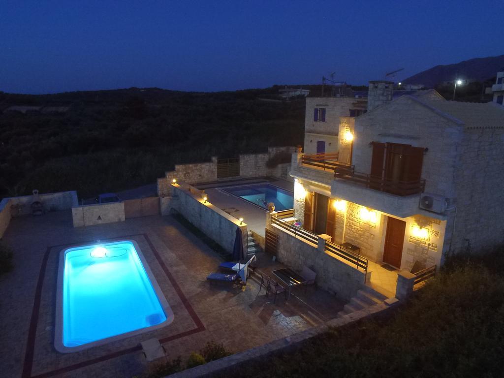 Villa Lake Villas *