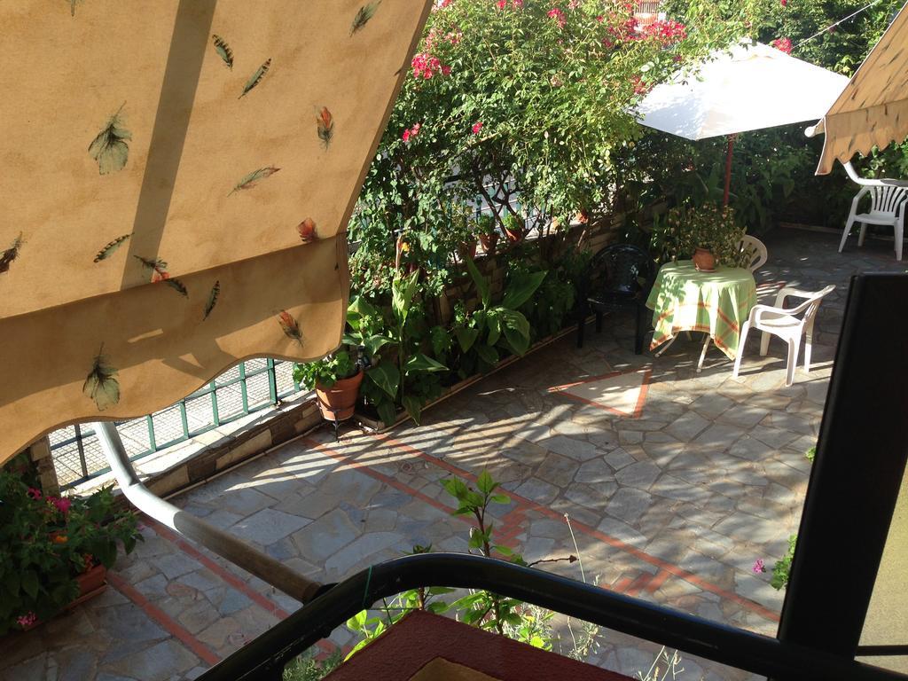 Edipsos Apartment