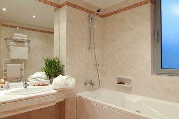 Atrium & Jacuzzi Athens