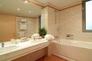 Hotel Atrium & Jacuzzi 4*