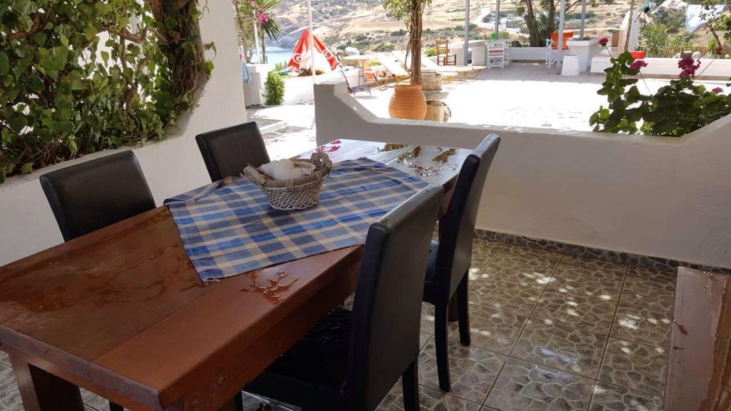 Avgerinos Paliochori Milos Island