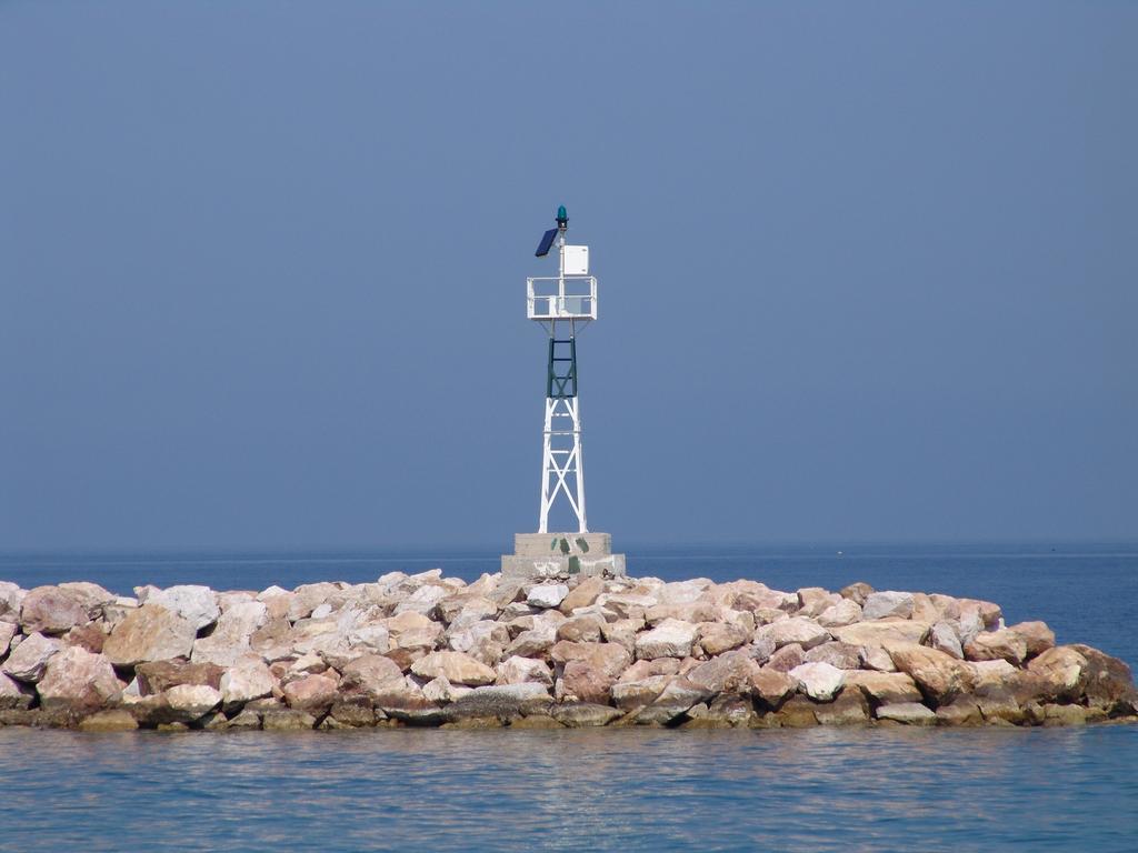 Faros * Skala Sotiros