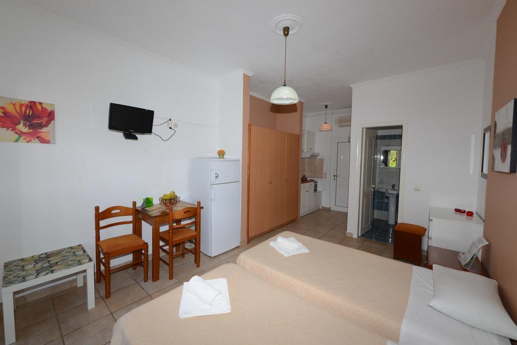 Roula's & Apartment