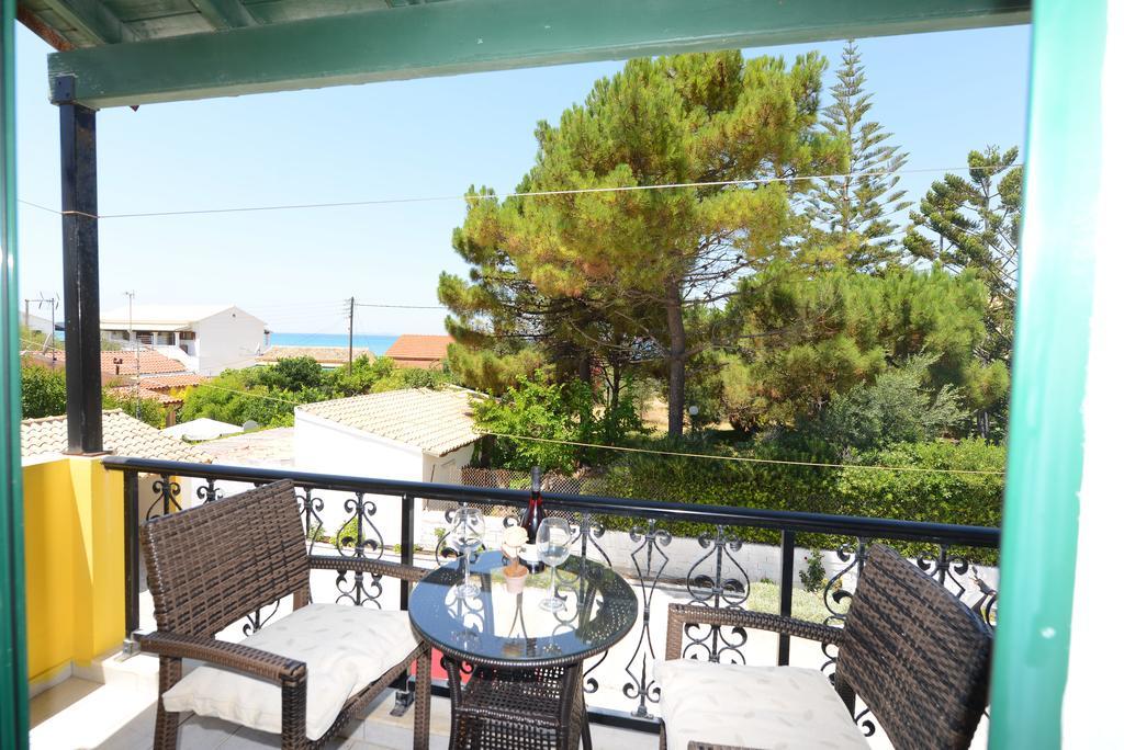 Roula's & Apartment Acharavi (Corfu)
