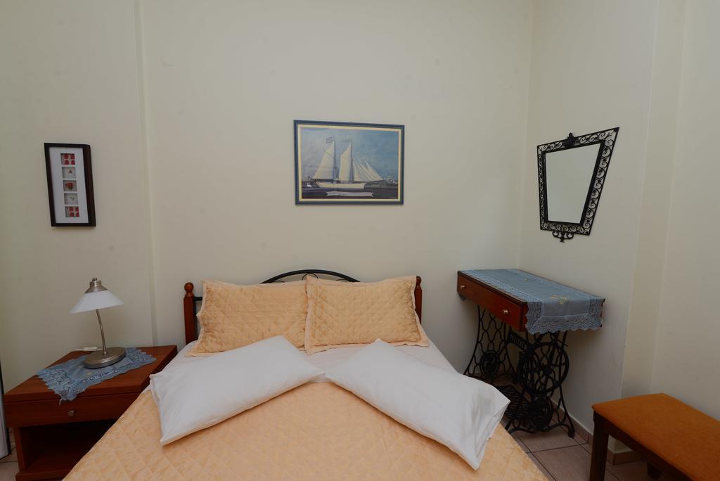 Roula's & Apartment