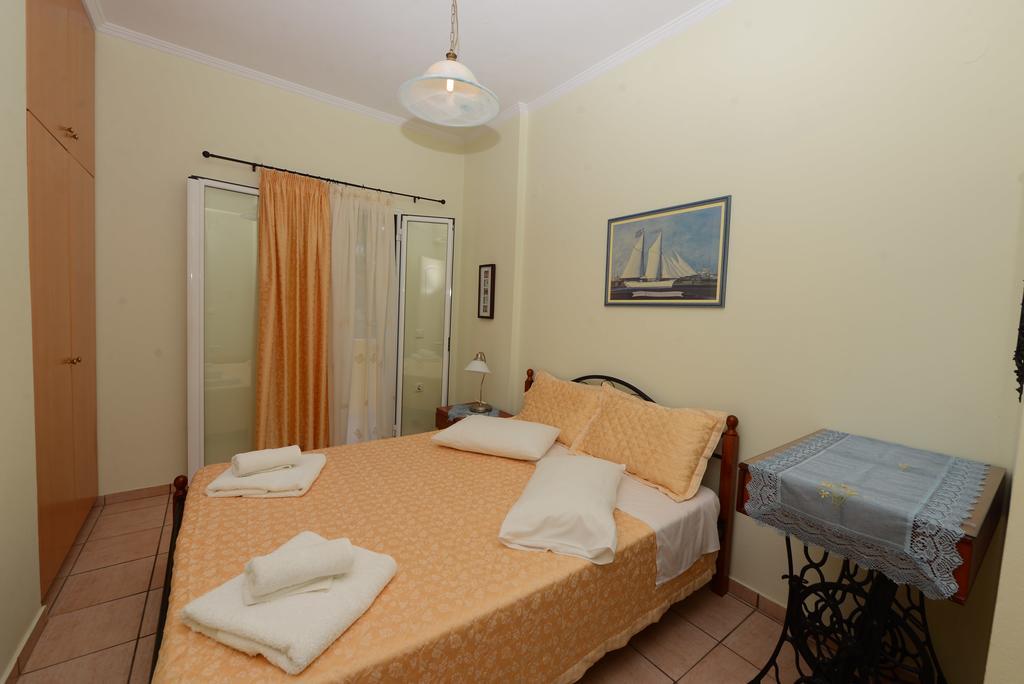 Roula's & Apartment *