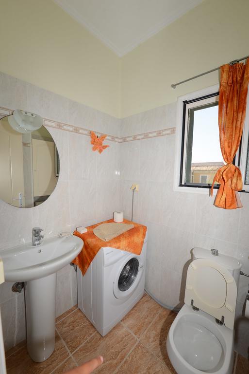 Roula's & Apartment Acharavi (Corfu)