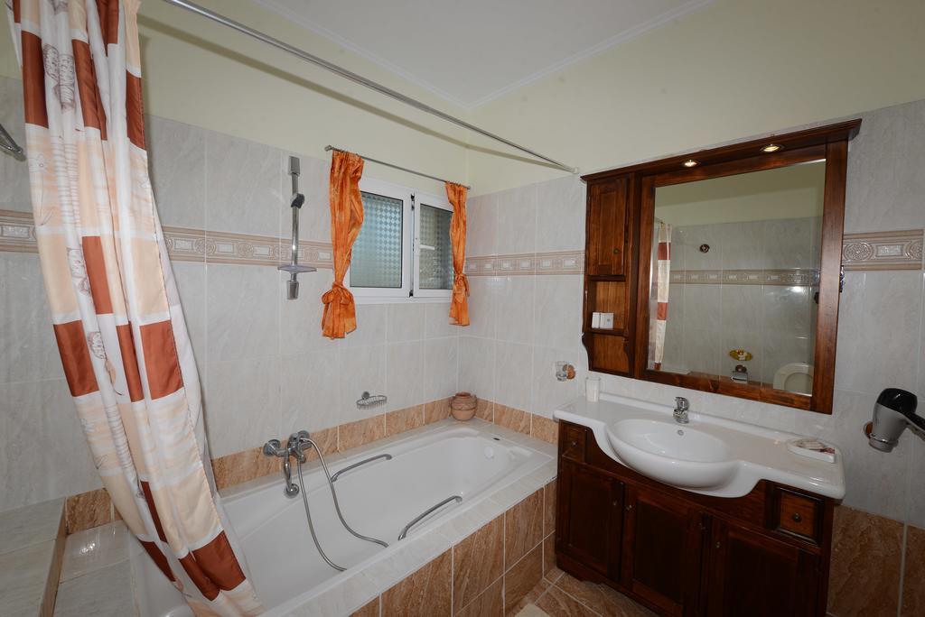 Apartment Roula's &