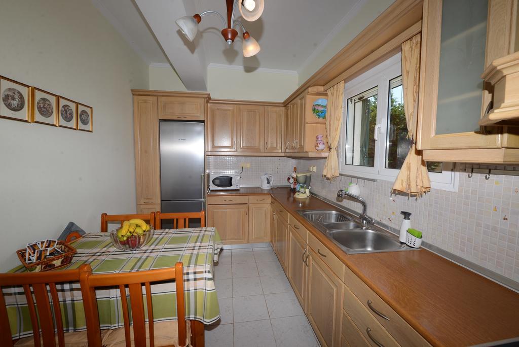 Apartment Roula's & *