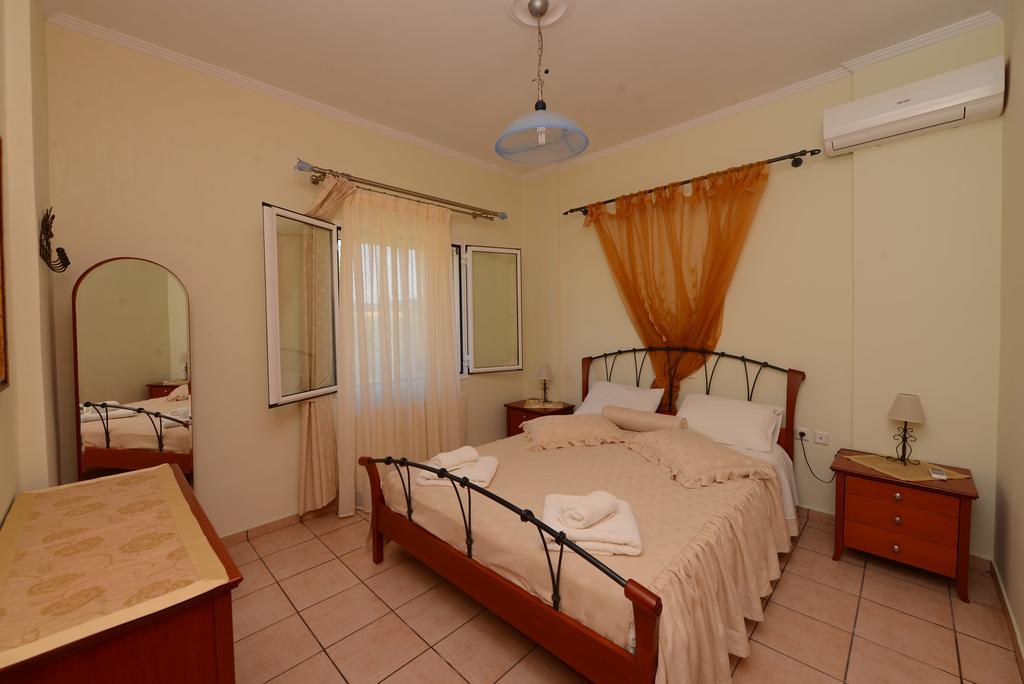 Roula's & Apartment