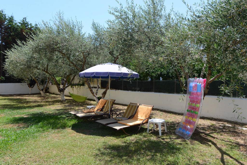 Roula's & Apartment Acharavi (Corfu)
