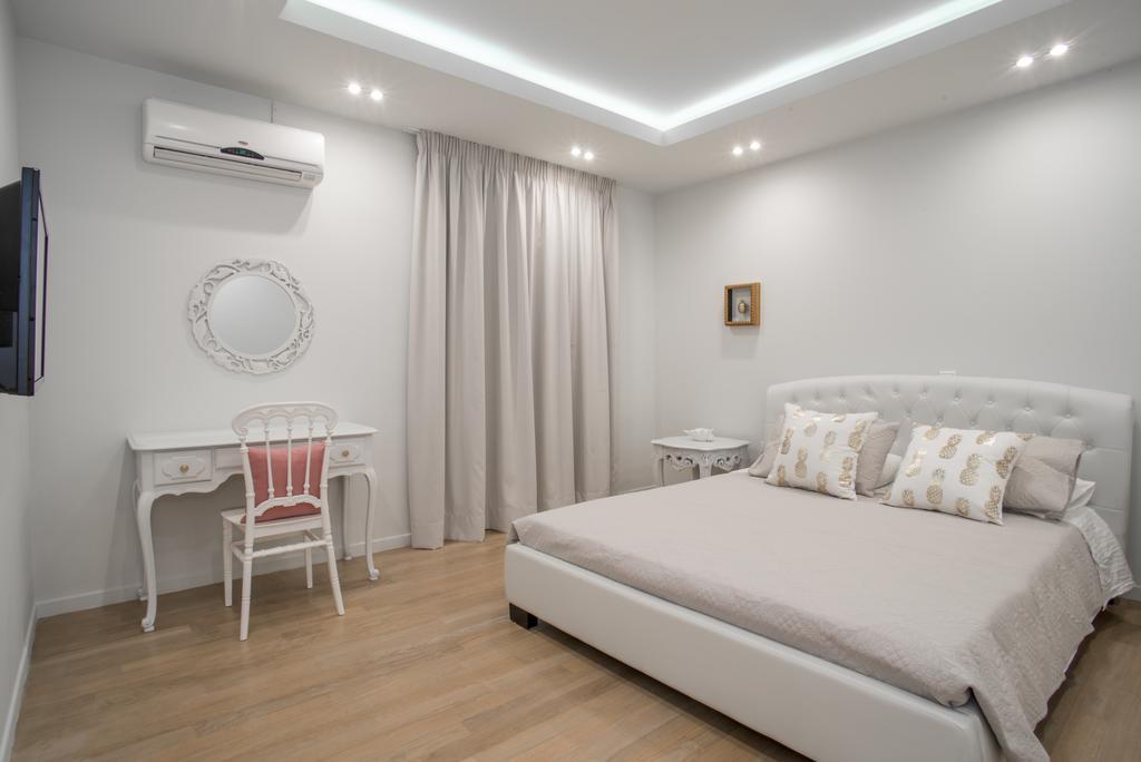 Pineapple Seaside Apartment
