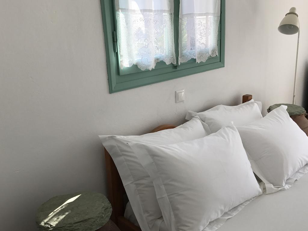 Aeolos Beach Karavostasis (Folegandros)