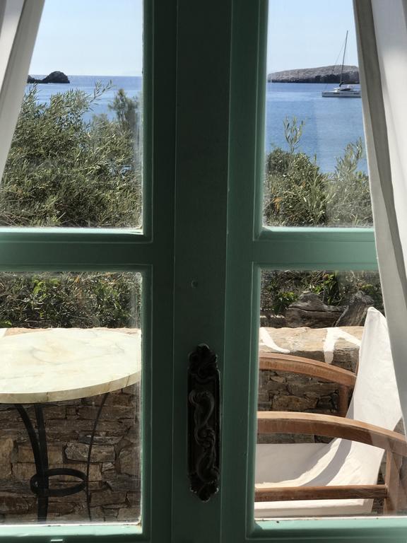 Aeolos Beach Karavostasis (Folegandros)