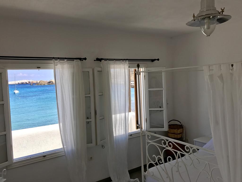 Aeolos Beach Karavostasis (Folegandros)