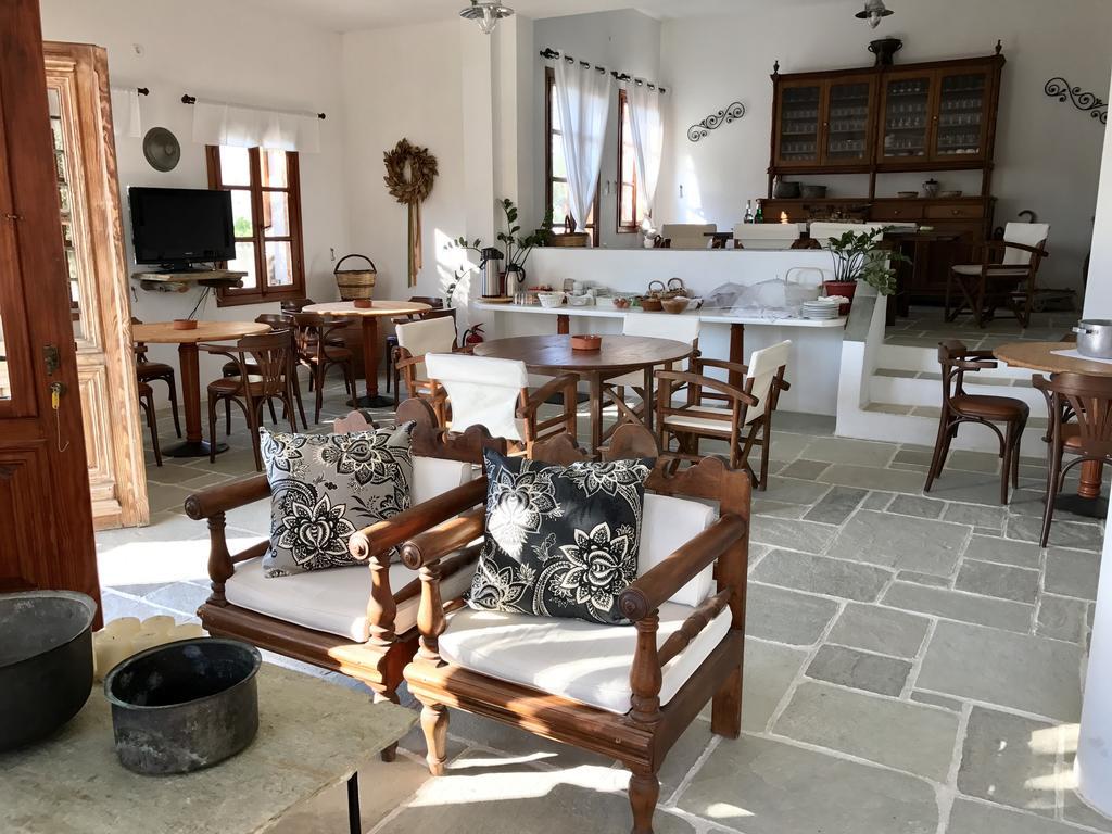 Aeolos Beach Karavostasis (Folegandros)