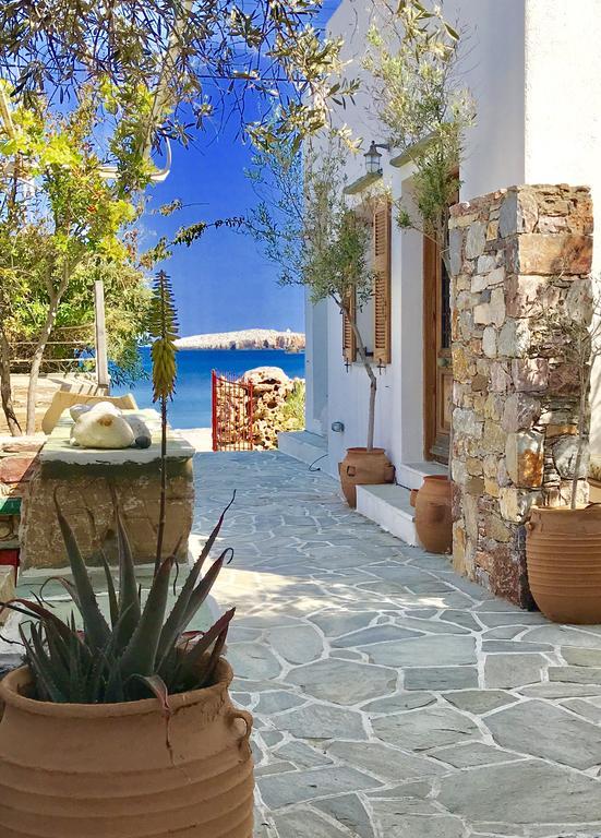 Aeolos Beach 3* Karavostasis (Folegandros)
