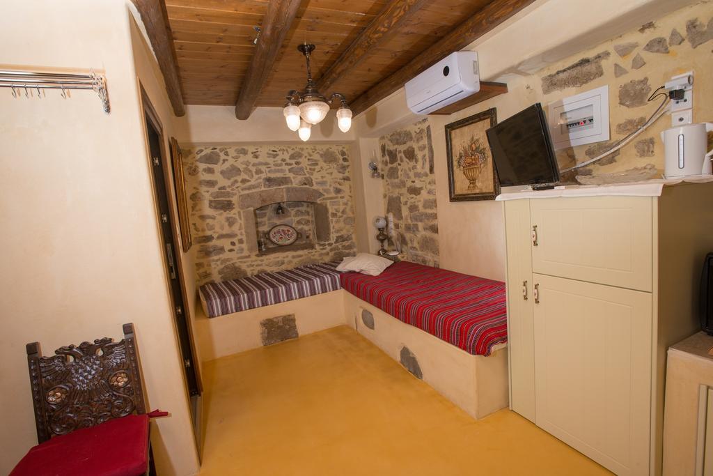 Kritikies1 Apartment