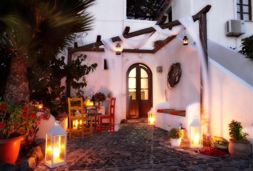Anna Traditional Kamari (Santorini)