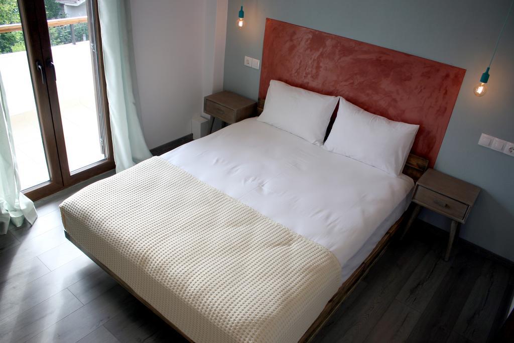 Aphelion Apartment *