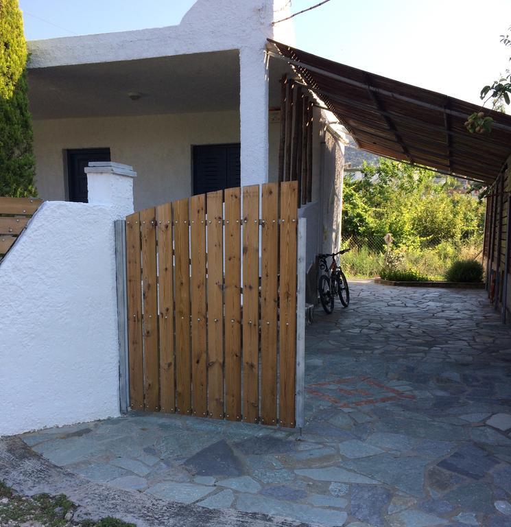 Vourleza Vacation House Near Airport Holiday home *