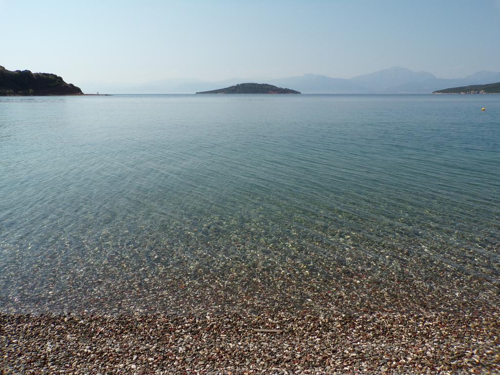 Le Due Sorelle Spilia (Central Greece)