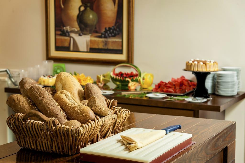 Hotel Adelais Tavronitis (Crete)