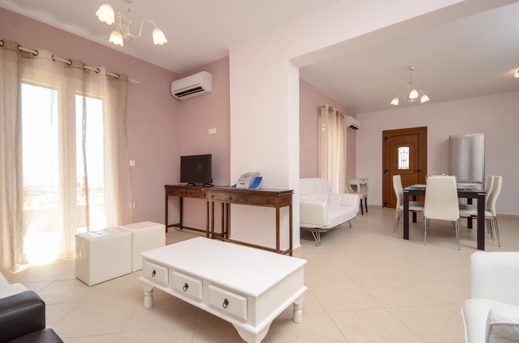 Naxos Luxury *