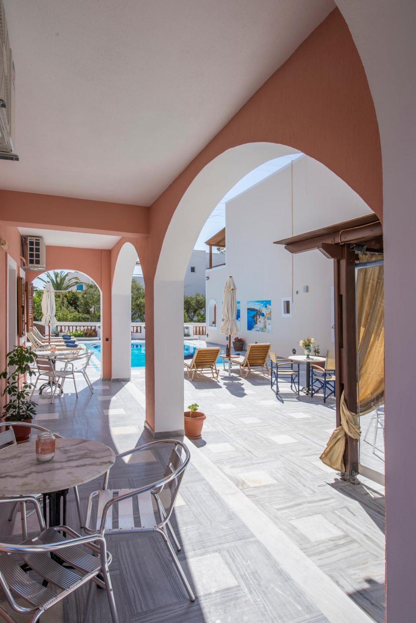 Aparthotel Voula 4*