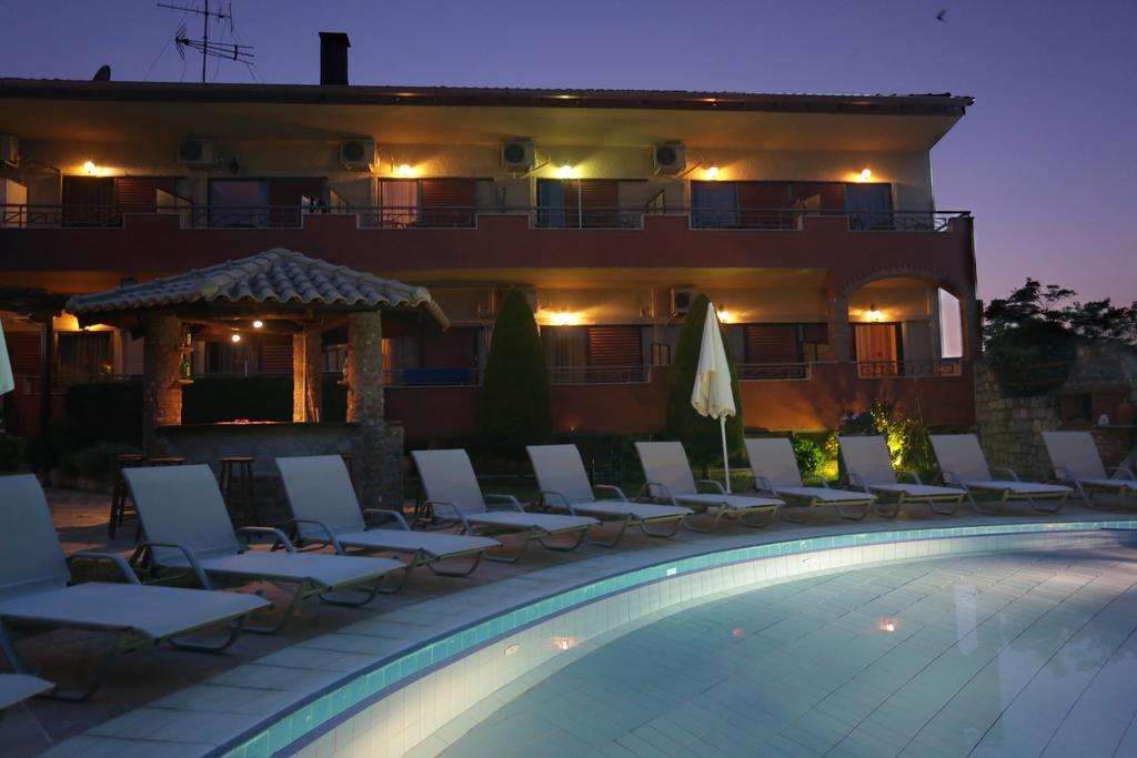 Zeus Hotel *