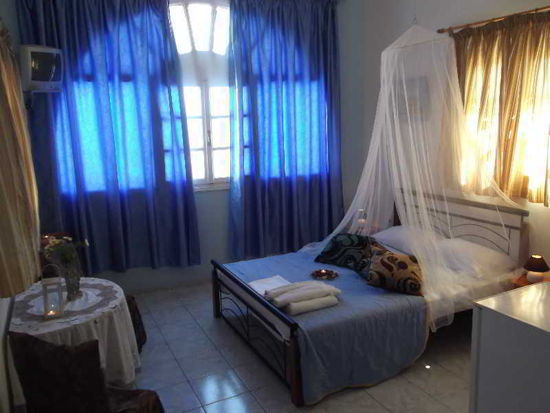 Onar & Aparthotel Perissa (Santorini)
